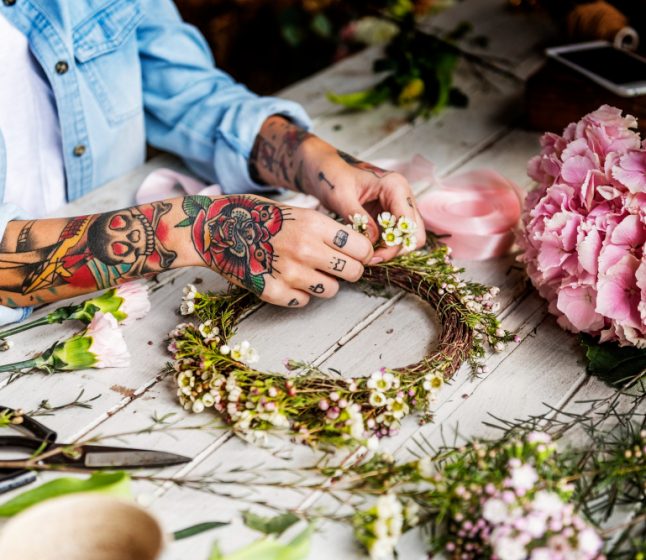 Flori și tatuaje: Idei creative și înțelesuri