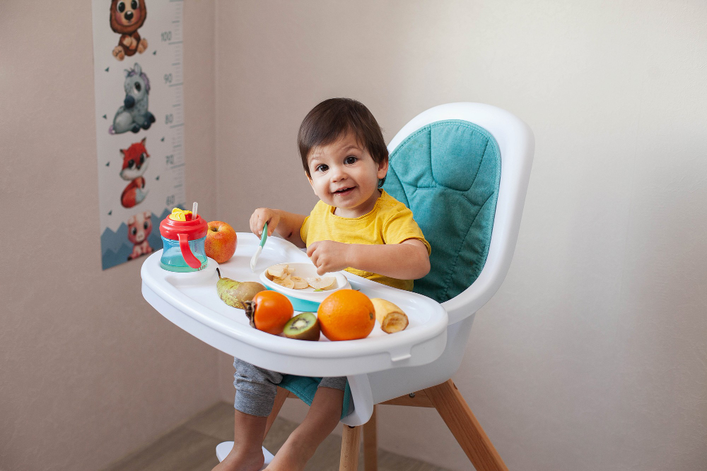 Alegerea scaunului de masă ideal pentru bebeluși